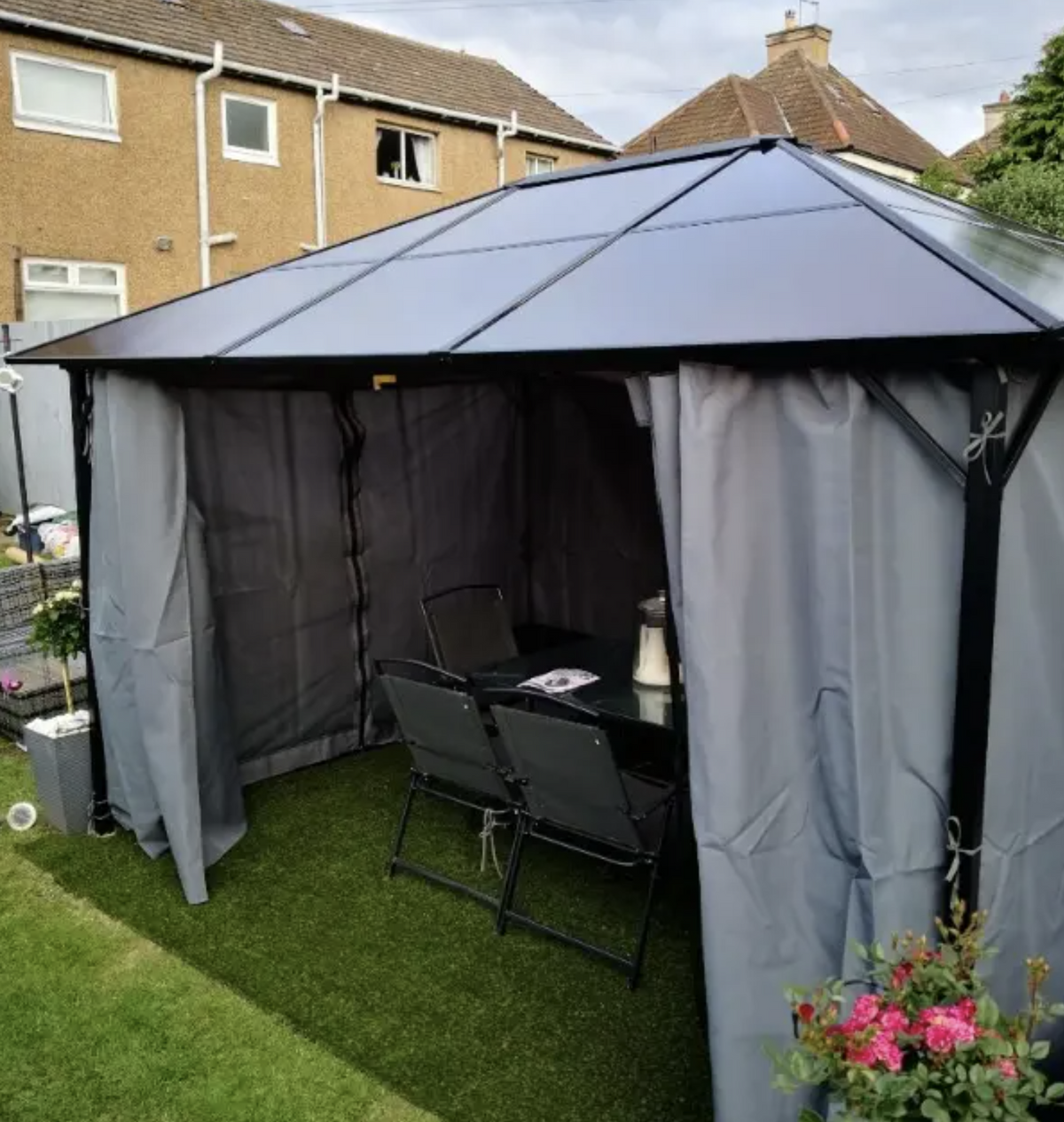 3m x 3m Hardtop Gazebo with Polycarbonate Roof – Aluminium Frame Garden Shelter with Curtains & Mesh Netting