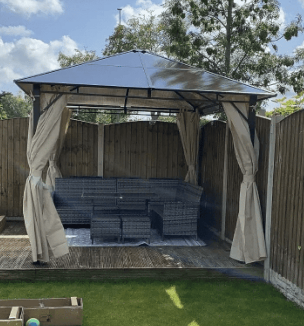 3.6m x 3m Polycarbonate Hardtop Gazebo with Steel Frame – Garden Patio Shelter with Curtains