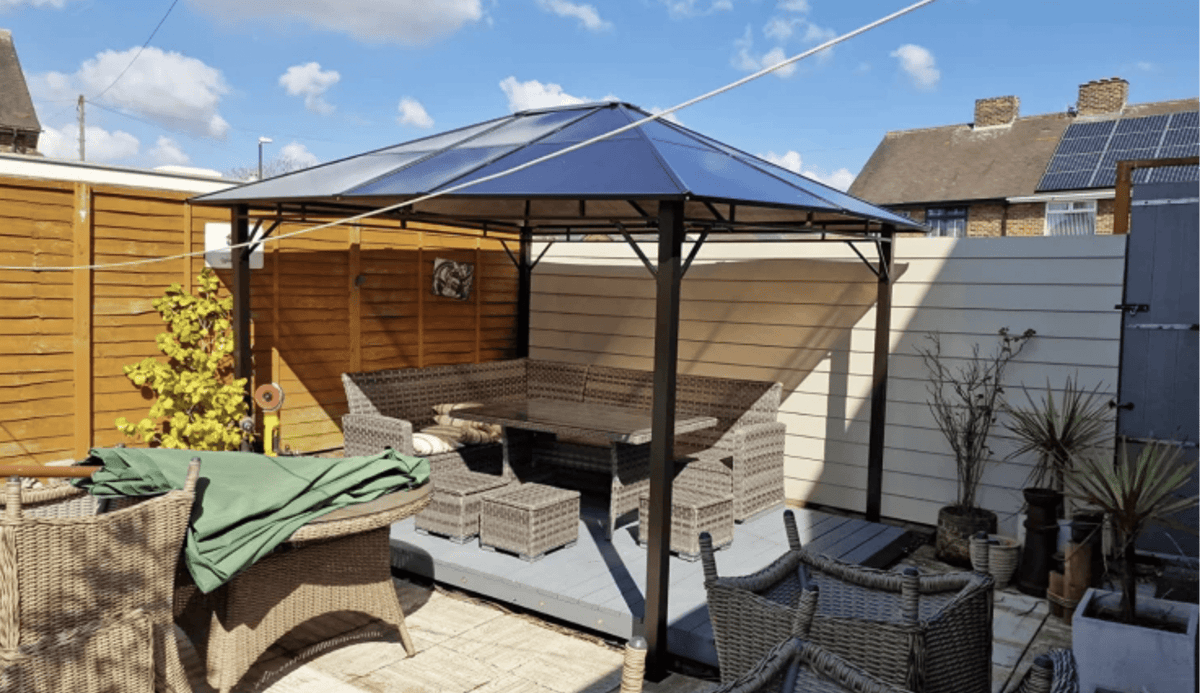 3.6m x 3m Polycarbonate Hardtop Gazebo with Steel Frame – Garden Patio Shelter with Curtains