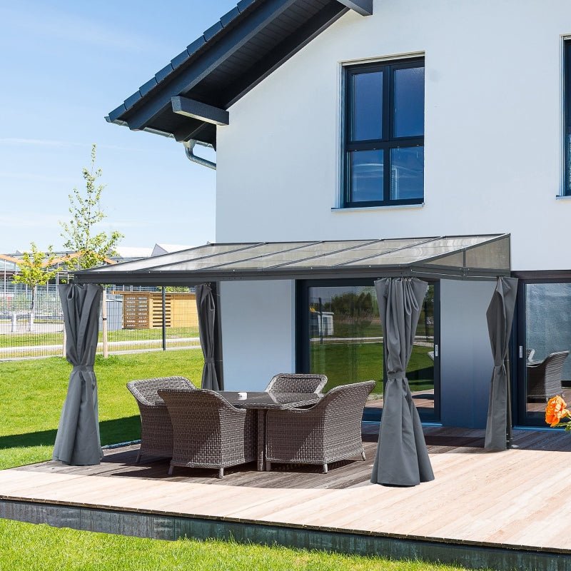 4m x 3m Wall Mounted Aluminium Pergola with Polycarbonate Roof – Outdoor Hardtop Patio Shelter with Curtains