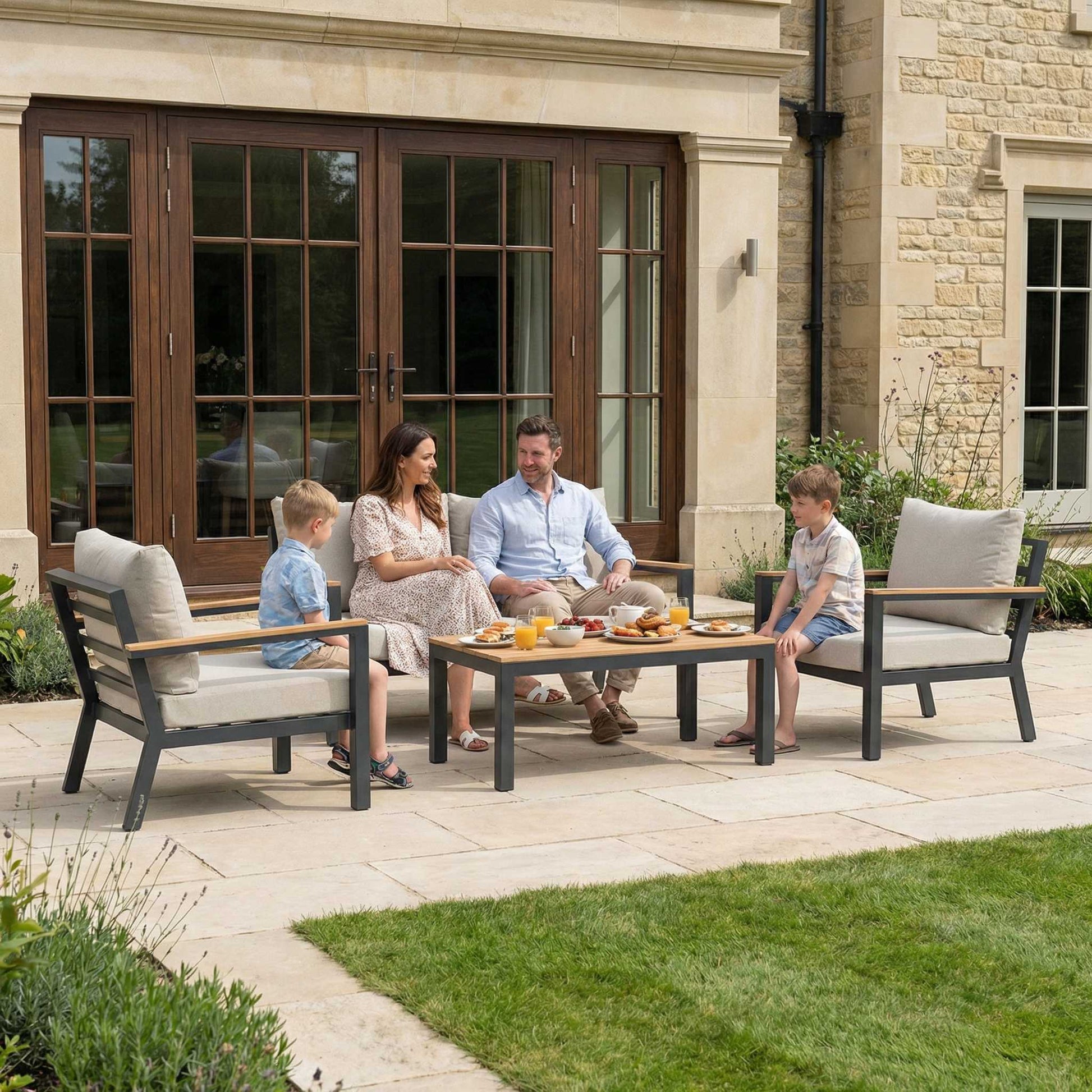 Nova Eleanor side table outdoor