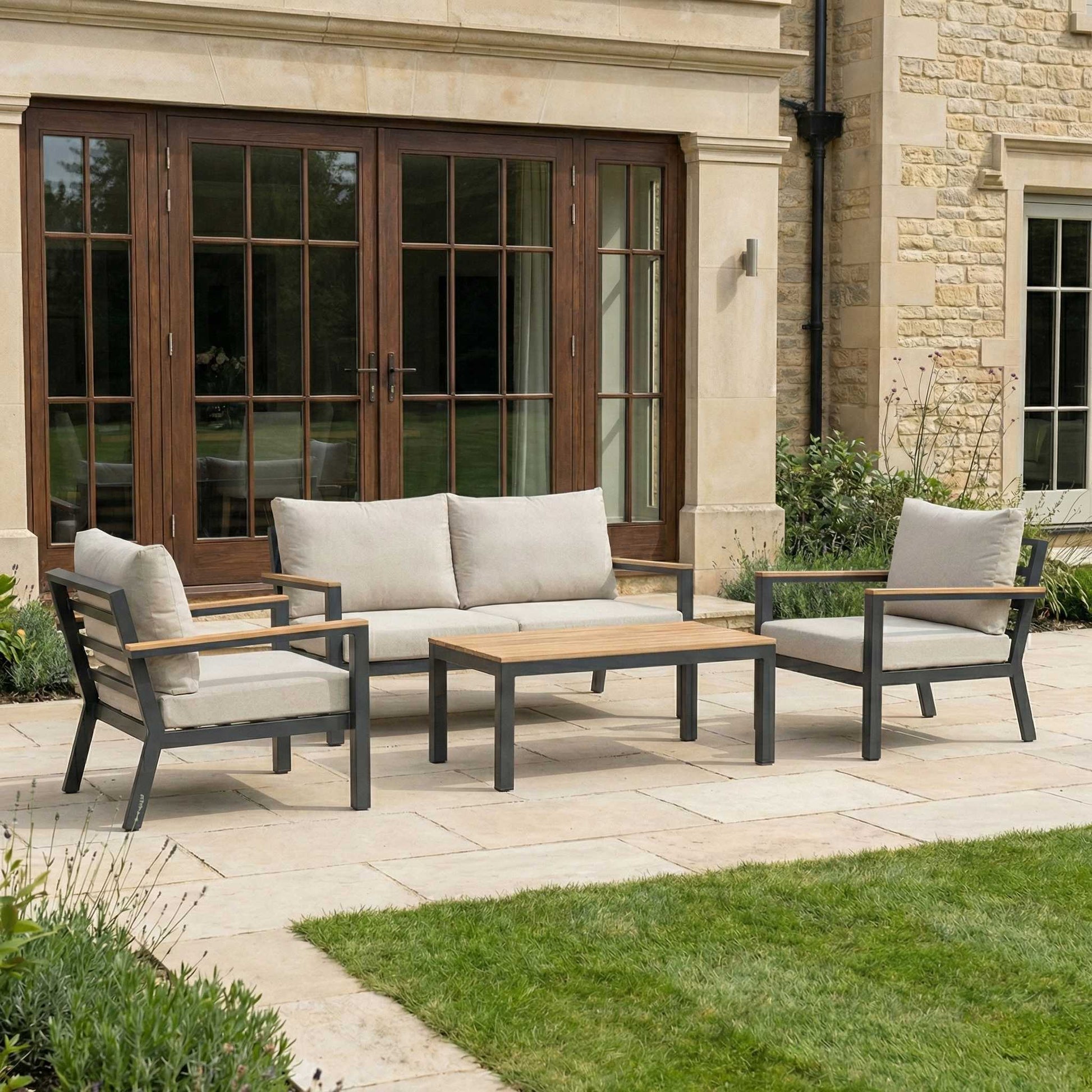 Nova Eleanor side table outdoor